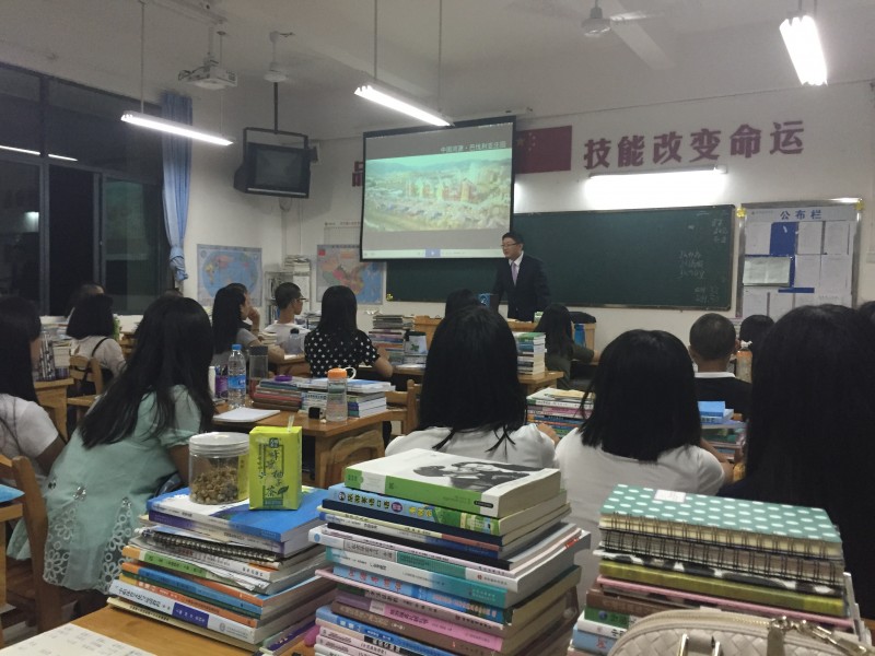 巴伐利亞酒店餐飲部續(xù)俊峰總監(jiān)為同學(xué)作講話